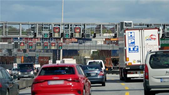 Für Staus vor dem Hamburger Elbtunnel könnten am Freitagmorgen Bauarbeiten sorgen.
