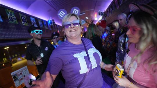 Für Svenja und ihre Freunde heißt es bereits um 6 Uhr: ab auf die Tanzfläche!