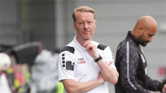 Für Timo Schultz und den VfL Osnabrück geht es in der Zweiten Liga nur um den Klassenerhalt. (Archivbild)