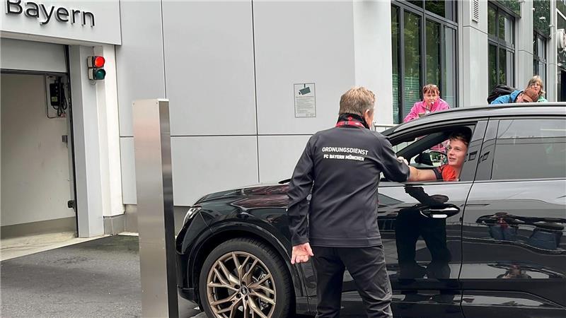 Díaz startet bei Bayern: Hohe Erwartung an 75-Millionen-Mann Für Torhüter Jonas Urbig und die Kollegen ist der Urlaub zu Ende.
