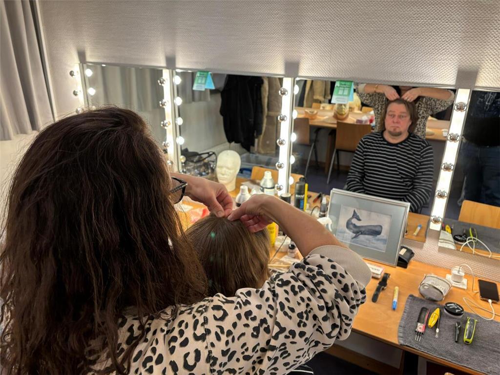 Für Torsten Münchow heißt es während der Verwandlung in Charlie: Stillhalten.