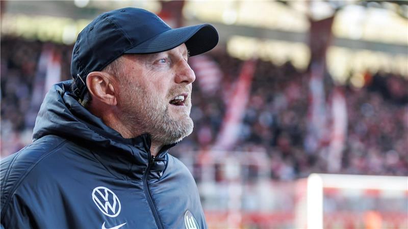 Emotionaler Wolfsburg-Kapitän: „Scheiß auf die Tabelle“ Für Wolfsburgs Trainer Hasenhüttl geht es erstmal nur ums Toreschießen, nicht um die Frage nach dem Europacup.