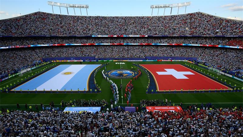 Vorbild Coldplay: Mega-Events können Klimaschutz fördern Für das Spiel flogen sehr viele Fans nach Kansas City in den USA. (Archivbild)