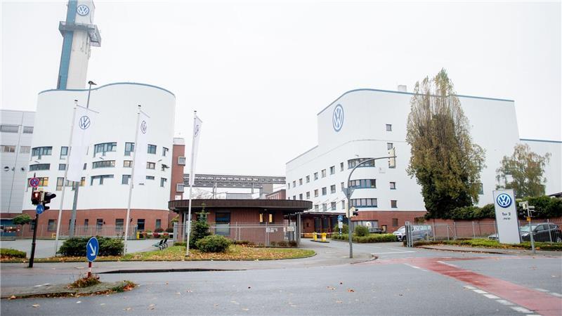 Für das VW-Werk in Osnabrück mit rund 2.300 Beschäftigten ist die Zukunft wegen auslaufender Produktionsaufträge ungewiss. (Archivbild)
