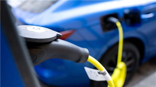 Für den ADAC ist die Befreiung von der Kfz-Steuer eine Stellschraube, um die Elektromobilität zu unterstützen. 