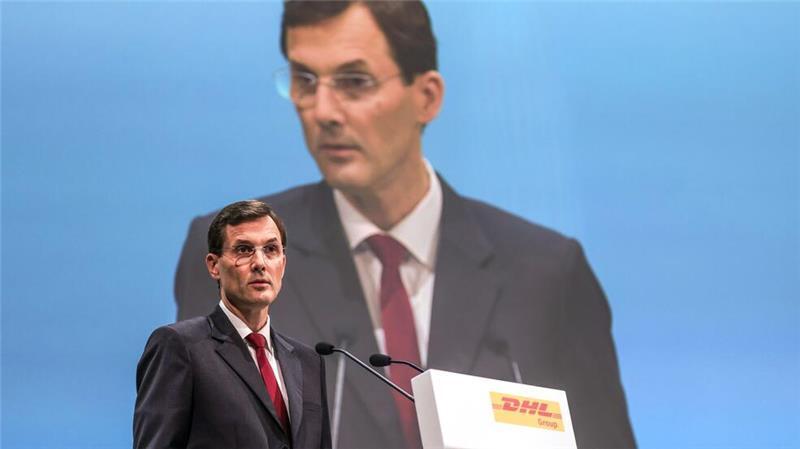 Wird der Briefversand bald deutlich teurer? Für den Chef des Post-Konzerns DHL, Tobias Meyer, ist der Porto-Vorschlag der Bundesnetzagentur zu gering. (Archivbild)