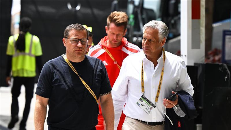 Für den FC Bayern München um Sportvorstand Max Eberl (l) ist ein Wechsel von Nico Williams zum deutschen Rekordmeister allein schon wegen der Gehaltsforderungen gescheitert.