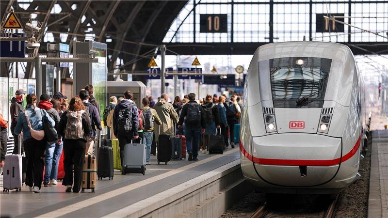 Für den Fernverkehr der Bahn gibt es eine neue Fahrscheinvariante. (Symbolbild)