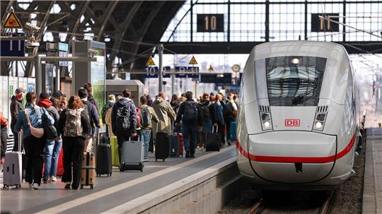 Für den Fernverkehr der Bahn gibt es eine neue Fahrscheinvariante. (Symbolbild)
