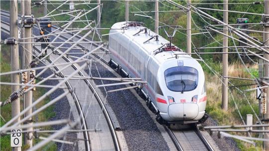 Für den Fernverkehr der Bahn gibt es eine neue Fahrscheinvariante. (Symbolbild)