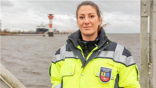 Für den Hafenärztlichen Dienst ist Hygienekontrolleurin Lea Schenck auch im Industriehafen Bützfleth im Einsatz.