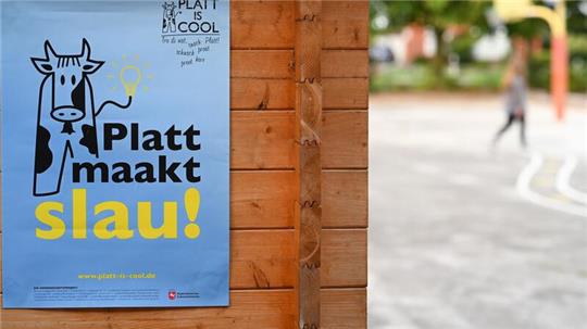 Für den Plattdeutsch-Unterricht gelten an Niedersachsens Schulen von diesem neuen Schuljahr an je nach Region einheitliche, verpflichtende Regeln und Schreibweisen. (Archivbild)