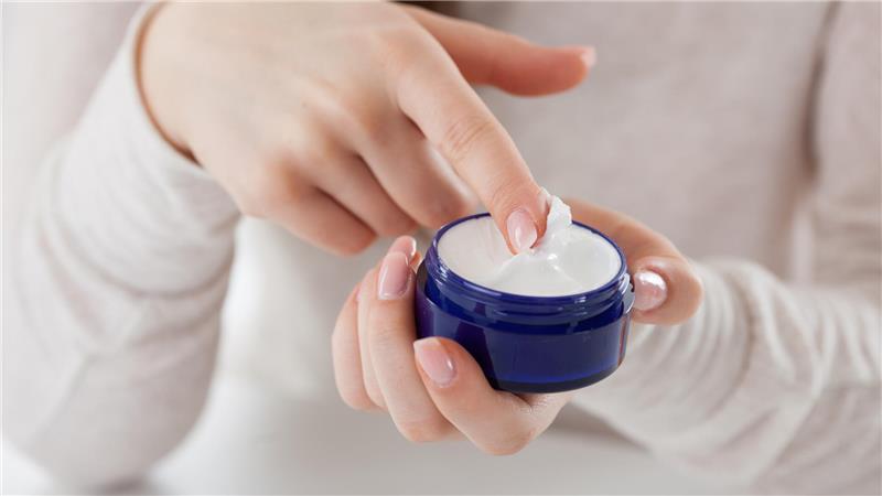 Für den Schönheitsschlaf: Müssen gute Nachtcremes teuer sein? Und welche Inhaltsstoffe sind gut für die Haut?