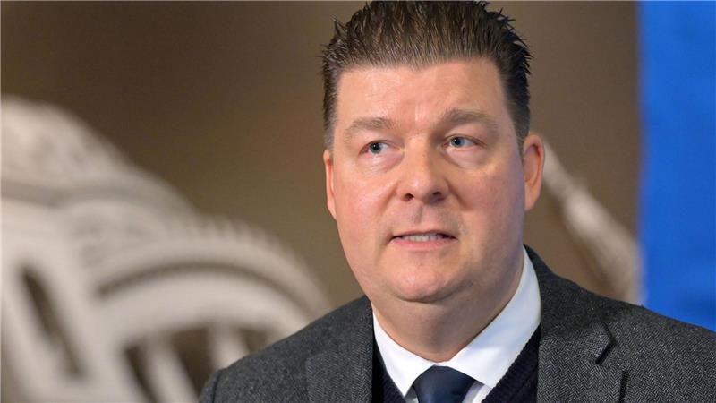 Für den Vorsitzenden der Tarifgemeinschaft deutscher Länder, Hamburgs Finanzsenator Andreas Dressel (SPD), ist eine Auszahlung der 1.000 Euro Entlastungsprämie an Tarifbeschäftigte und Beamte kaum umsetzbar. (Archivbild)