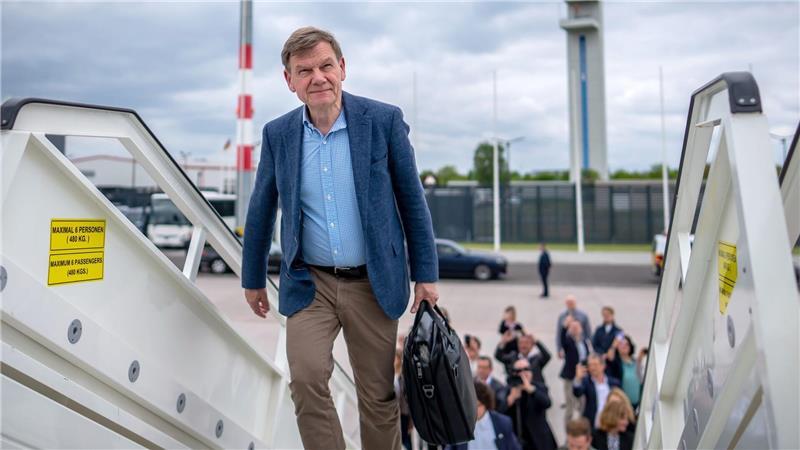 Für den neuen Außenminister Wadephul ist die Antrittsreise nach Israel eine erste diplomatische Bewährungsprobe. Wie deutlich wird er sich zur Lage in Gaza äußern?