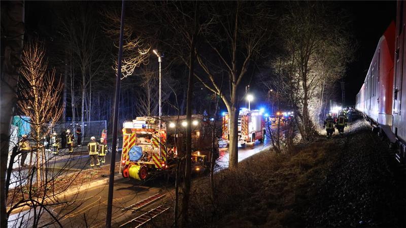 Tödlicher Bahnunfall in Buxtehude – 37-jähriger Hamburger stirbt Für den von einer S-Bahn erfassten Mann kam jede Hilfe zu spät.