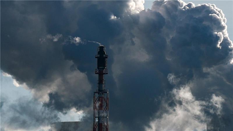 Für die Beschäftigten der Chemie- und Pharmaindustrie verlangt die IG BCE spürbar höhere Gehälter. (Symbolbild)