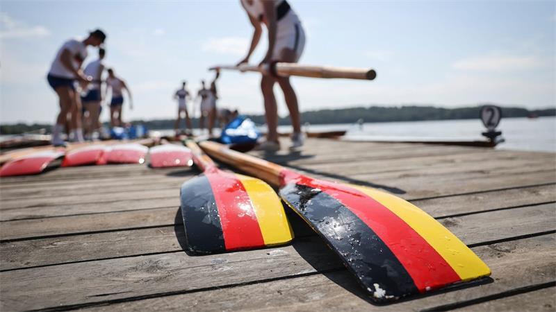 Für die Dreharbeiten in Ratzeburg saßen professionelle Ruderer und Schauspieler in einem Boot. (Archivbild)