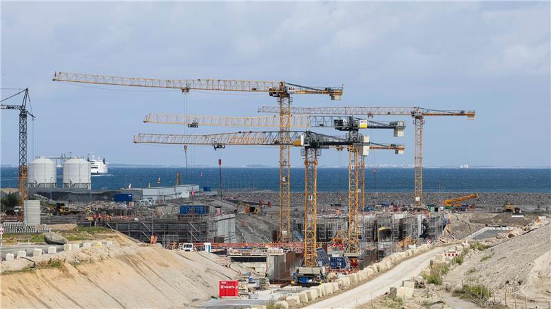 Für die Durchfahrt des Fehmarnbelttunnels soll nach der Fertigstellung Maut erhoben werden. (Symbolbild)