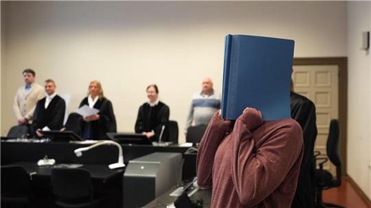 Für die Einlassung des Angeklagten wurde die Öffentlichkeit ausgeschlossen.