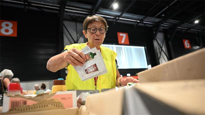 „Ist hart“: Das Warten der Brand-Evakuierten von Bordeaux Für die Freiwillige stand früh fest: Sie wollte unterstützen, wo es geht.