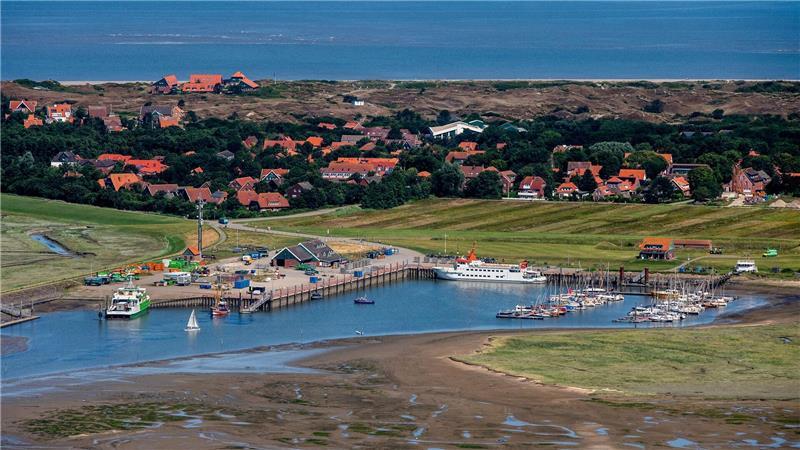 Für die Glasfaseranbindung Spiekeroogs wird ein Kabel durchs Watt gelegt. (Symbolbild)