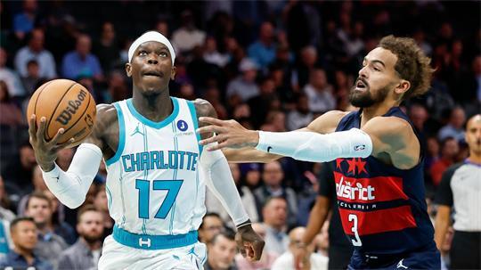 Für die Hornets von Dennis Schröder (l.) läuft es derzeit rund.