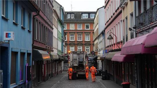 Für die Müllentsorgung müssen die Hamburger Haushalte im neuen Jahr mehr berappen. (Archivbild)