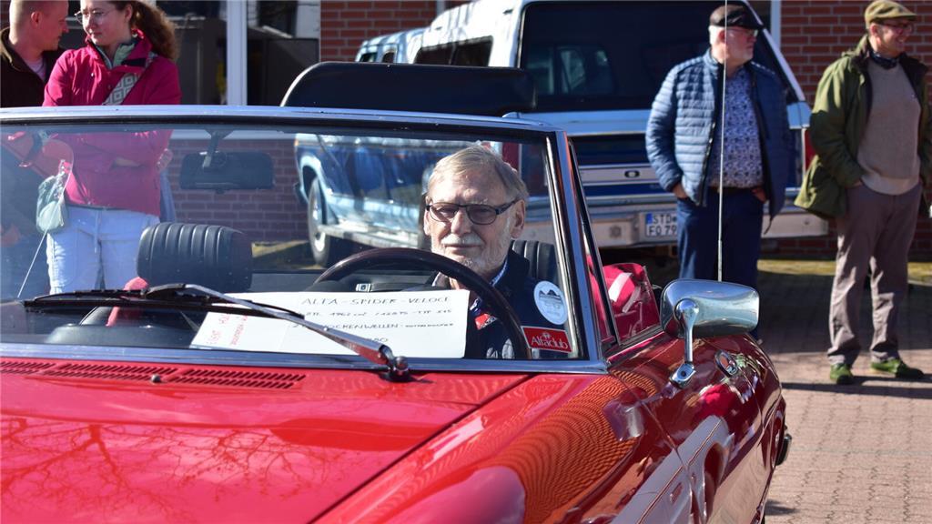 Für die Oldtimer-Ausstellung ist das Blütenfest überregional bekannt. Holger Gro...