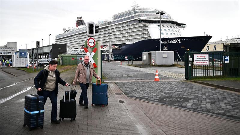 Hafenbetrieb während Unfall der „Mein Schiff 3“ lief normal Für die Passagiere des Kreuzfahrtschiffes endete die Reise nach wenigen Hundert Metern.