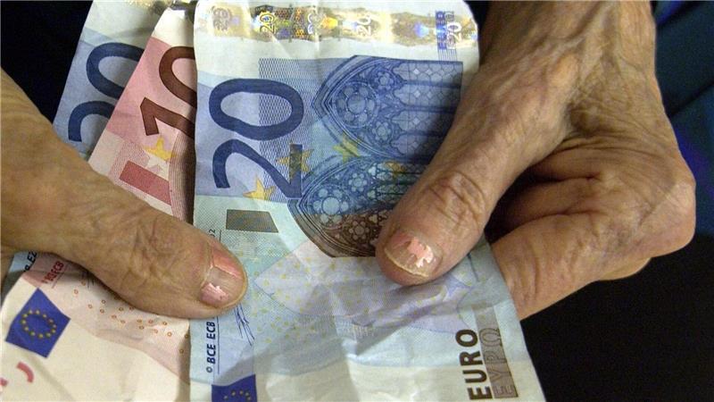 Für die Rentnerinnen und Rentner geht es beim Rentenniveau am Ende um bares Geld. (Symbolfoto)