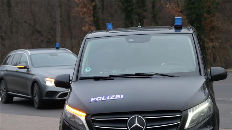 Deutschland weist russischen Diplomaten wegen Spionage aus Für die Verdächtigen ging es in Untersuchungshaft.