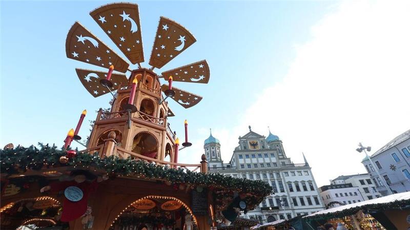 Gemeinsam essen statt Religiöses - drei Typen zum Fest Für die meisten Menschen spielt die religiöse Bedeutung von Weihnachten kaum noch eine Rolle. (Symbolbild)