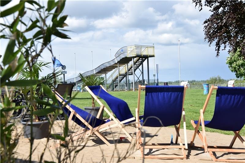 Für die neue Saison wurde am Freibad eine Beachbar aufgebaut.