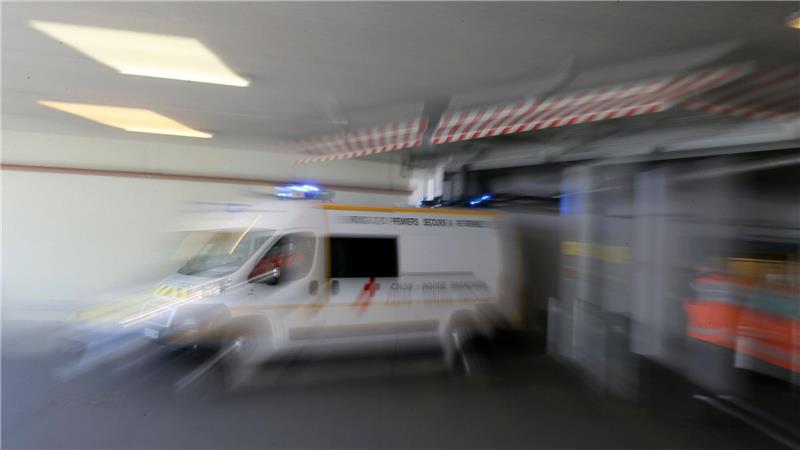 Rennwagen in Frankreich kommt von Straße ab - drei Tote Für drei Besucher einer französischen Autorallye endete die Veranstaltung tödlich. (Archivbild)