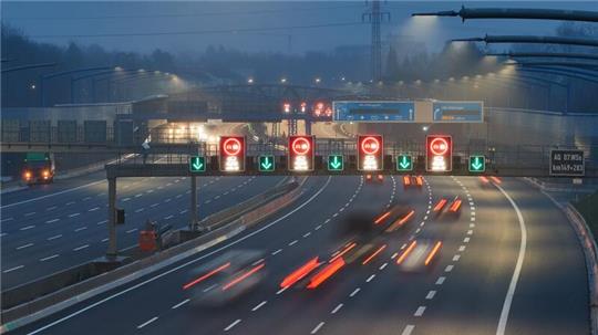 Für eine Asphaltreparatur muss die A7 in Hamburg-Stellingen ein ganzes Wochenende lang in Richtung Hannover voll gesperrt werden.