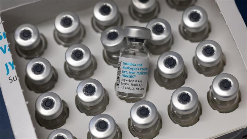 Mpox weitet sich in Berlin auf weitere Personengruppen aus Für eine Grundimmunisierung werden zwei Dosen verabreicht. (Archivbild)