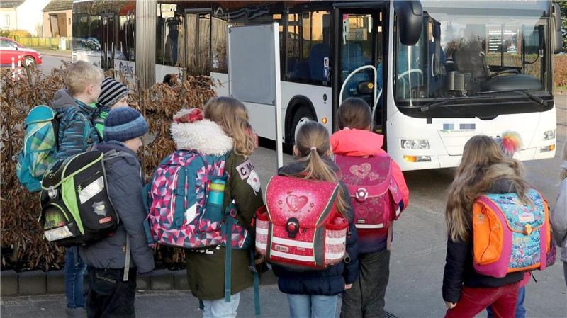 Für einen Schüler aus Lamstedt endete die Heimfahrt abrupt: Wegen angeblichen Fehlverhaltens musste der Zehnjährige den Bus auf halber Strecke verlassen.