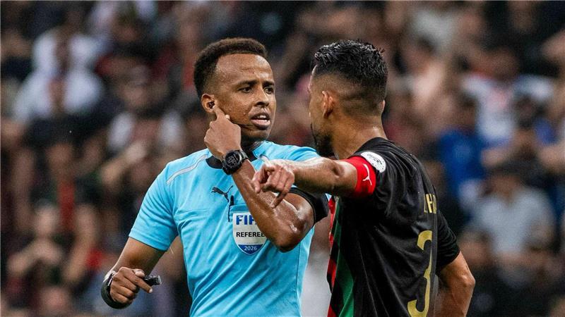 Wie die Debatte um US-Einreiseverbote die WM belastet Für ihn endete der WM-Traum an der Grenzkontrolle: Schiedsrichter Omar Artan. (Archivbild)