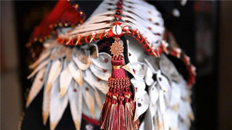 Für ihr Cosplay wiedervendet Toni viele Sachen vom Flohmarkt, wie etwa eine Quaste von einem ehemaligen Vorhang. 