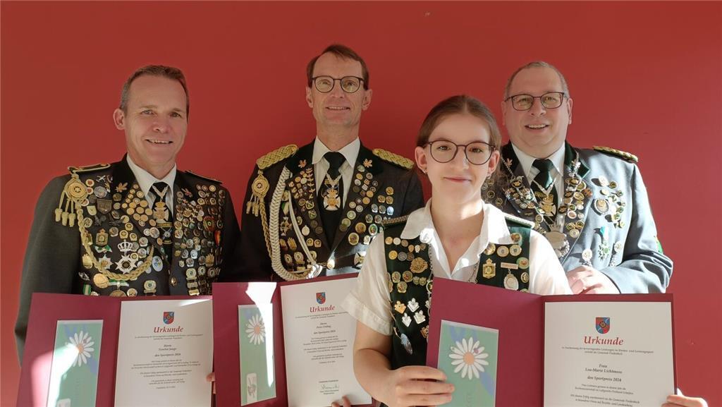 Für ihre Einzelleistungen wurden die Schützen Torsten Junge (von links), Peter O...