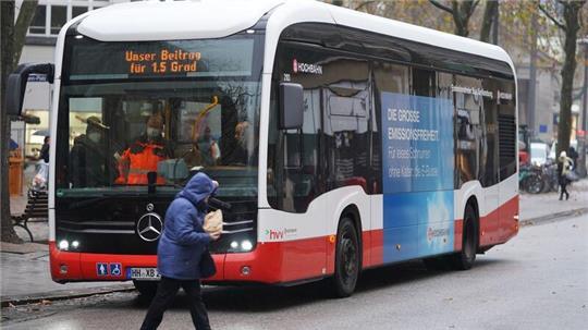 Für jeden ihrer 420 Elektrobusse hat die Hamburger Hochbahn im Schnitt 762.000 Euro gezahlt. (Archivbild)