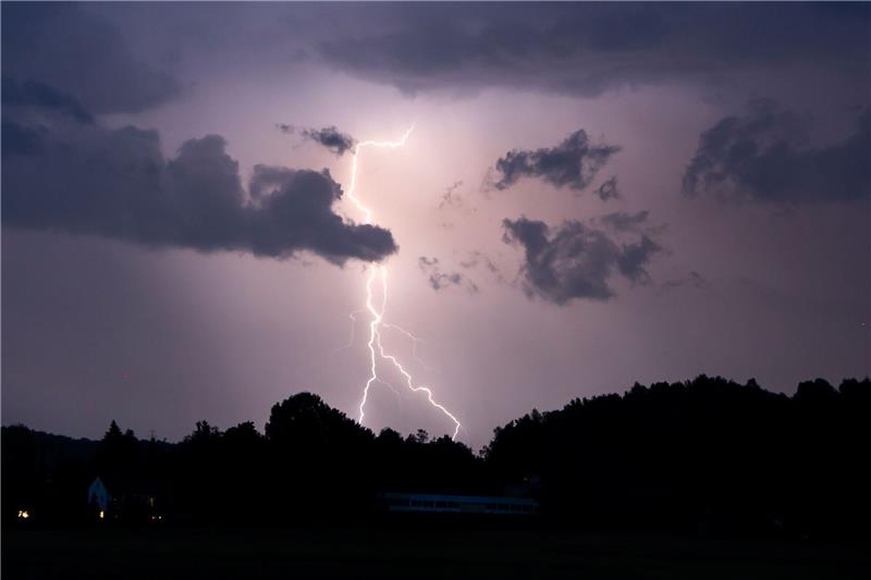 Für mehrere Landkreis im Nordwesten Niedersachsen liegen amtliche Unwetterwarnungen vor. Foto: dpa-Bildfunk