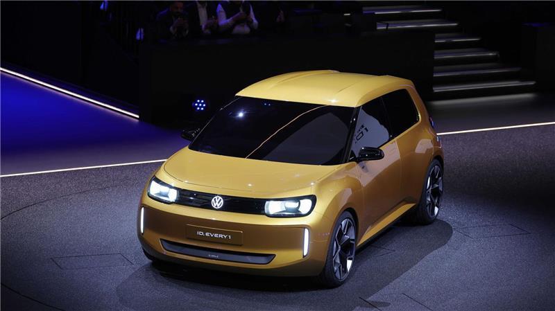 VW nimmt sich mehr Zeit fürs Sparen - Renditeziel verschoben Für neuen Schub soll ab 2027 der vollelektrische ID. Every1 für rund 20.000 Euro sorgen. (Archivfoto)