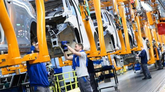 Für rund 130.000 VW-Beschäftigte fordert die IG Metall mehr Geld. (Archivbild)