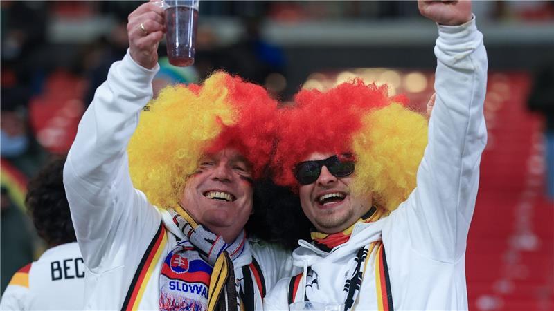 Für treue Fans gibt es günstigere Tickets bei der Fußball-WM. (Archivbild).