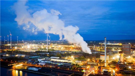 Für viele Industriebetriebe entscheidet der Strompreis über die Wettbewerbsfähigkeit. (Symbolbild)