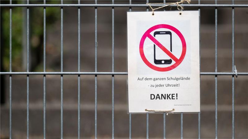 Handyverbot für viele Schülerinnen und Schüler in Bremen Für viele Schülerinnen und Schüler in der Stadt Bremen gilt künftig ein Handyverbot auf dem Schulgelände. (Symbolbild)