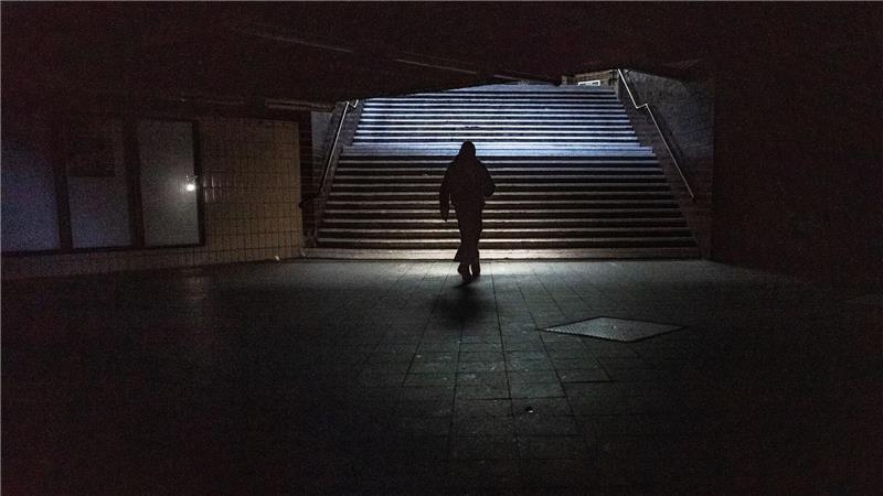 Für viele ein Schock: Noch bis Donnerstag könnten Teile des Berliner Südwestens ohne Strom bleiben. 