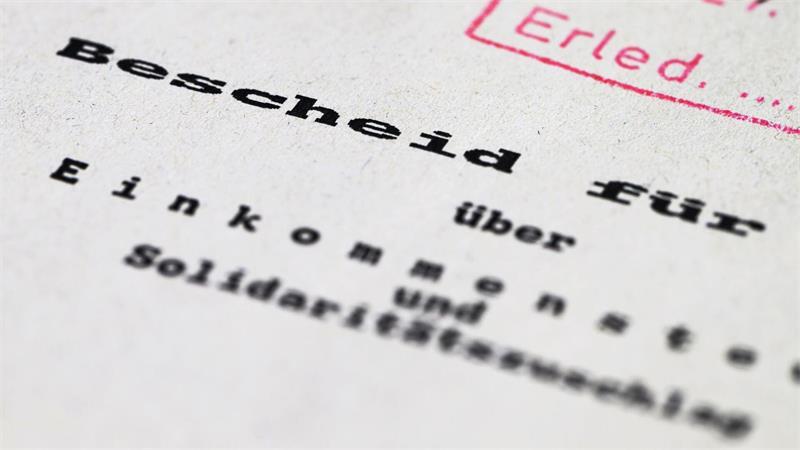 Für viele ein bekannter Anblick: ein Steuerbescheid samt Stempel.